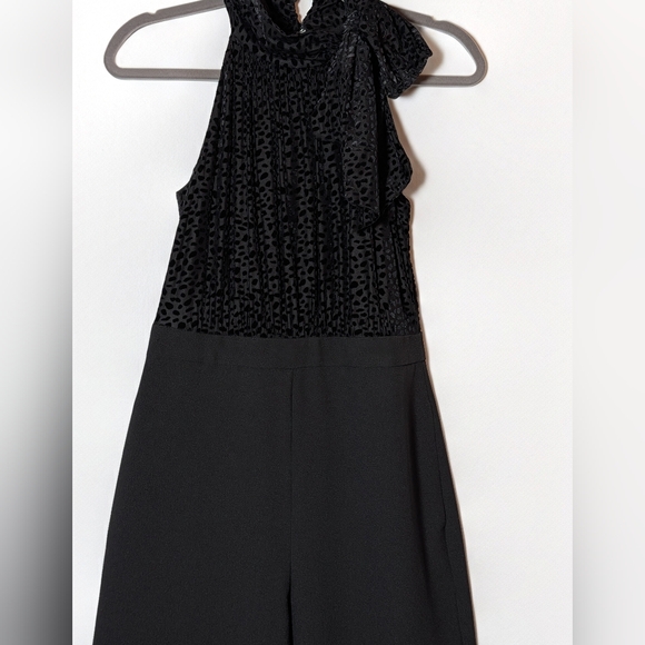 Vince Camuto Black Textured Tie-Neck Jumpsuit — Size 4 - Picture 2 of 7